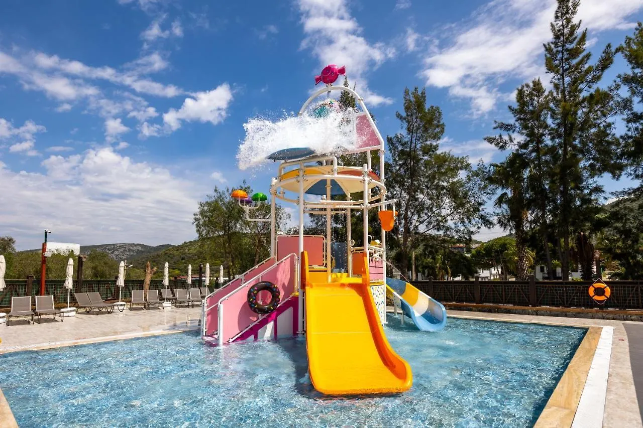 Ramada Hotel & Suites By Wyndham Kusadası