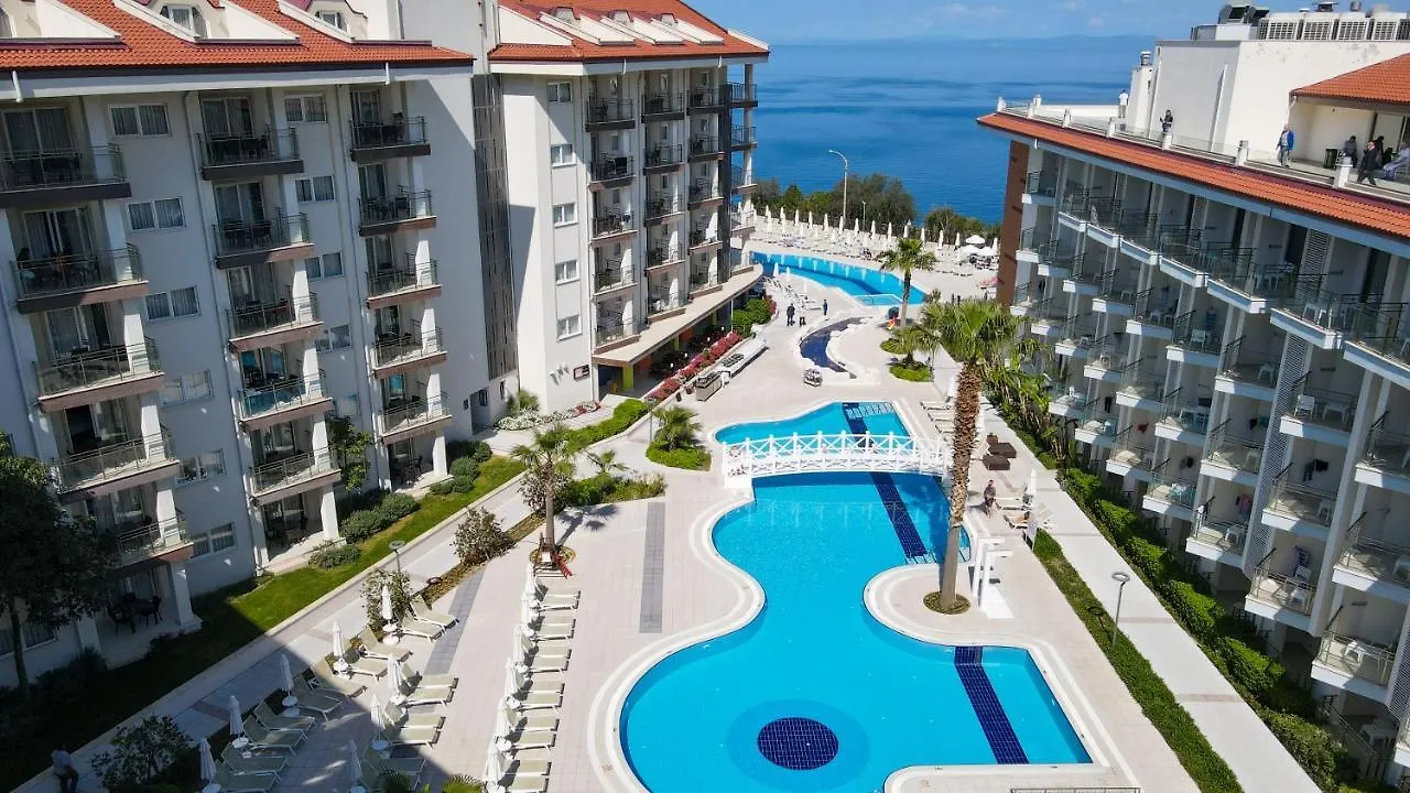 Ramada Hotel & Suites By Wyndham Kusadası 4*,