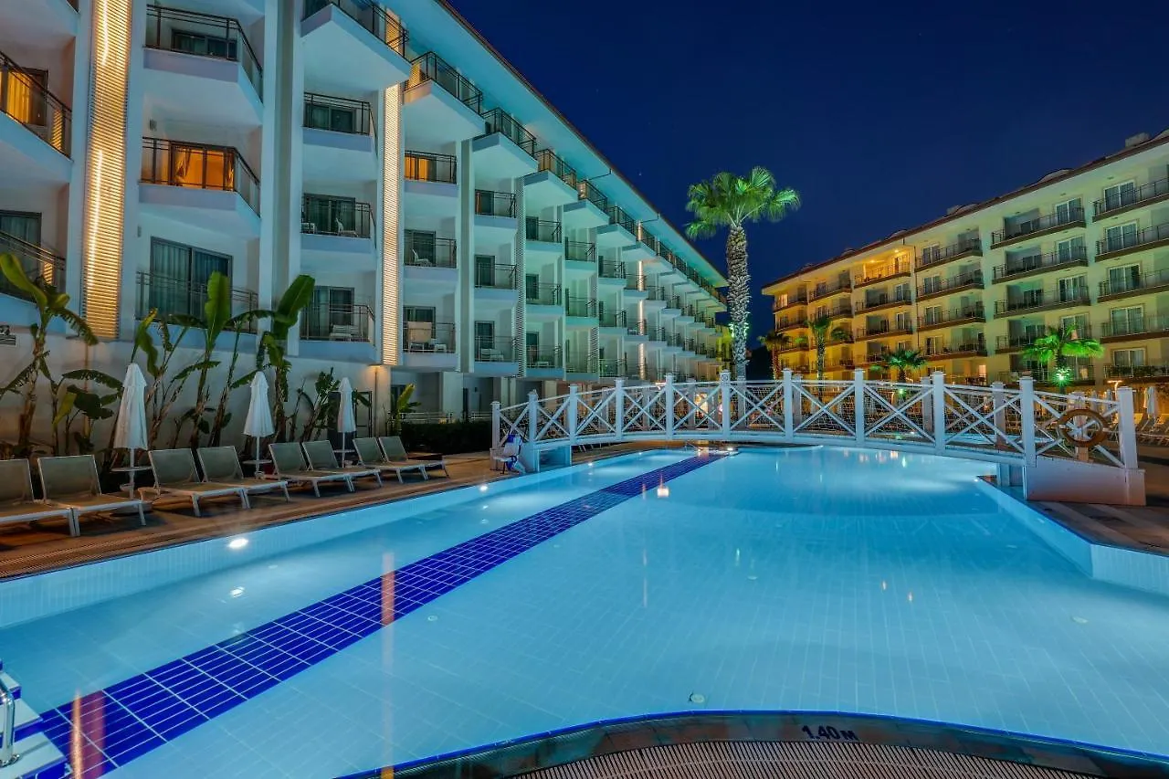 Ramada Hotel & Suites By Wyndham Kusadası