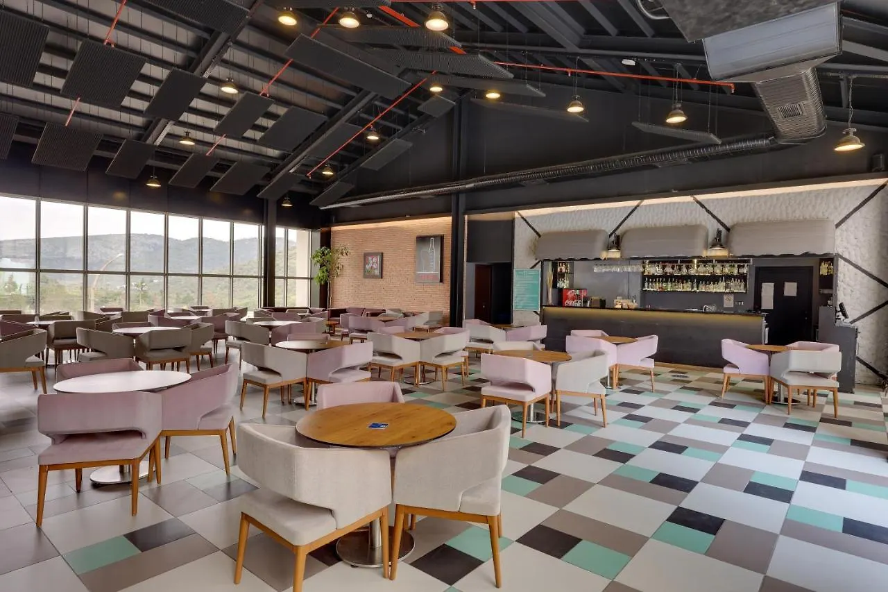 Ramada Hotel & Suites By Wyndham Kusadası
