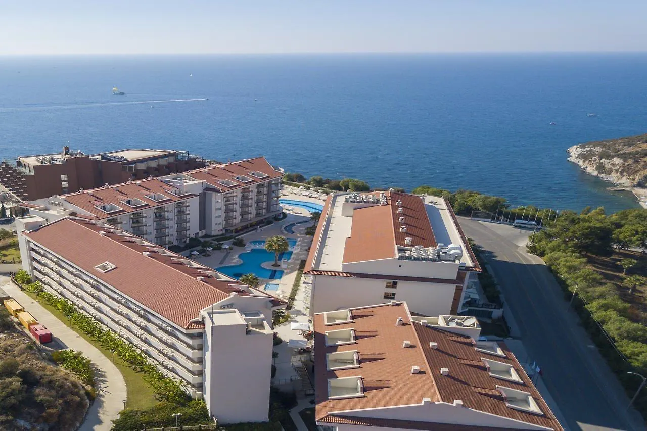 Ramada Hotel & Suites By Wyndham Kusadası 4*,
