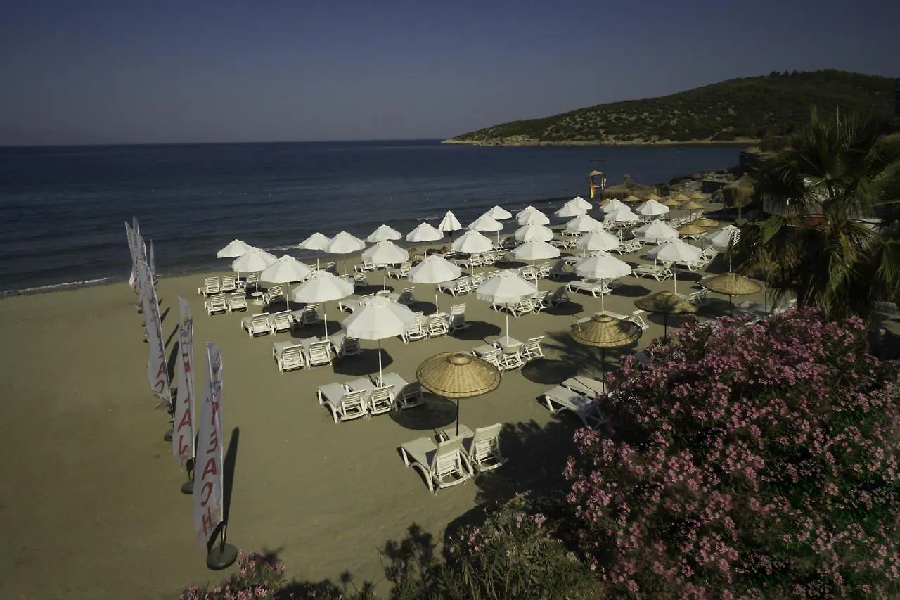 Ramada Hotel & Suites By Wyndham Kusadası 4*,