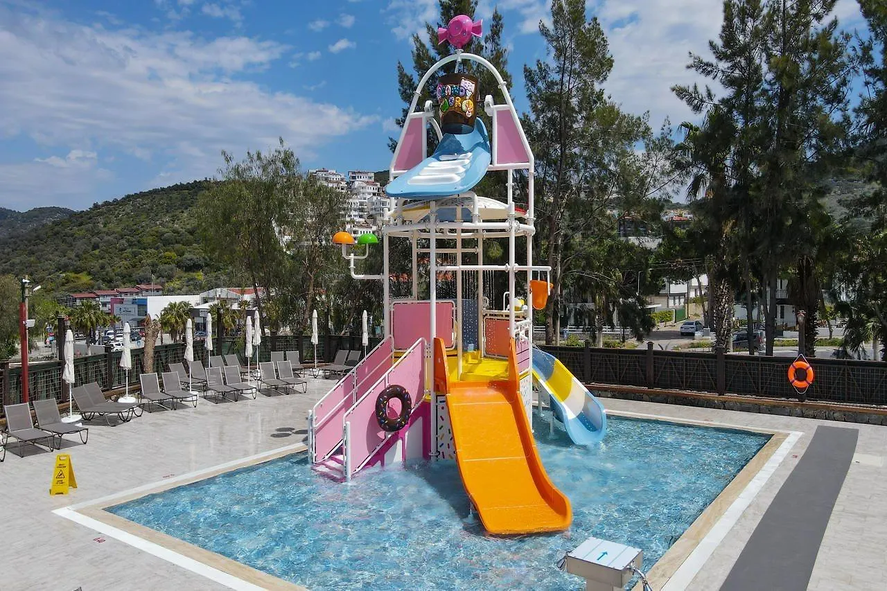 Ramada Hotel & Suites By Wyndham Kusadası