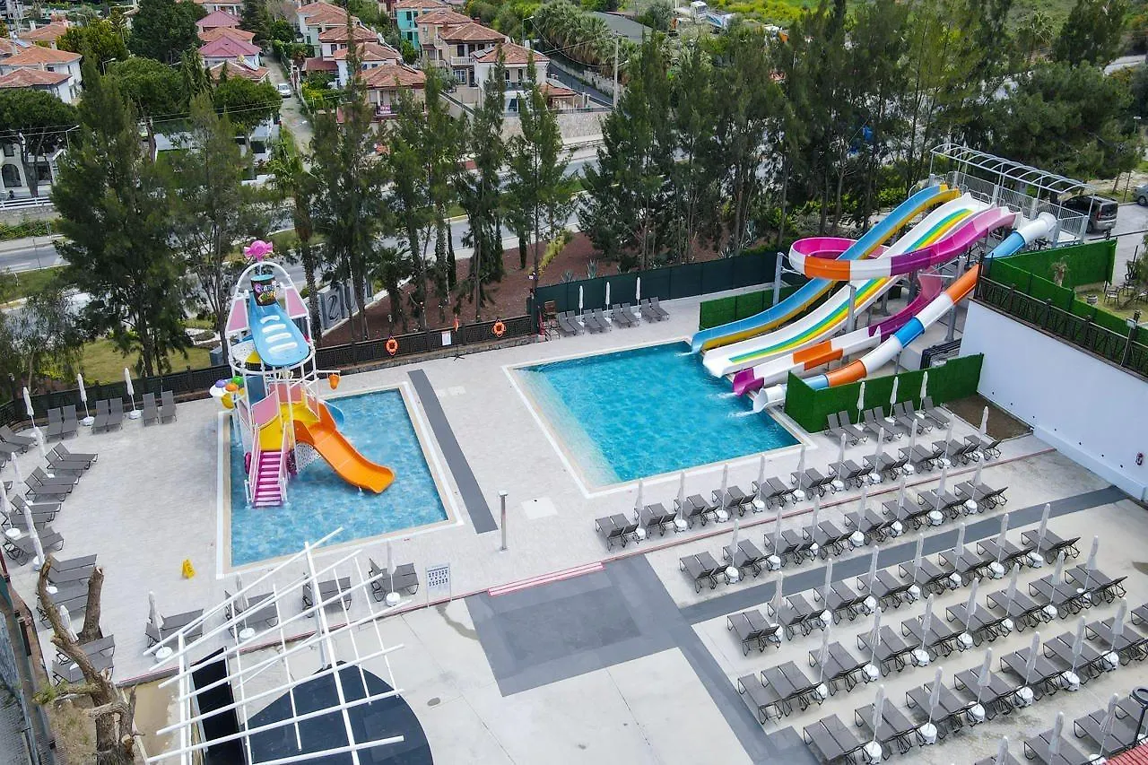 Ramada Hotel & Suites By Wyndham Kusadası