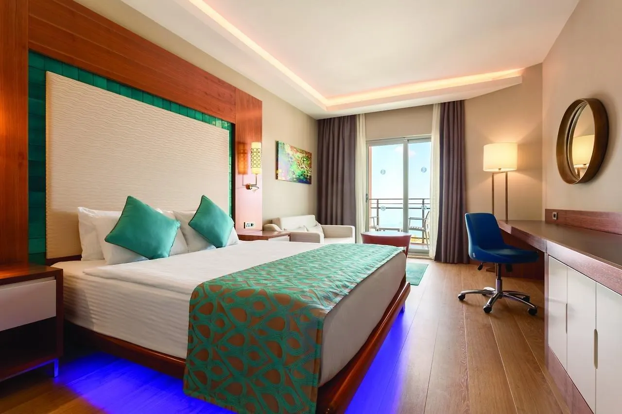Ramada Hotel & Suites By Wyndham Kusadası